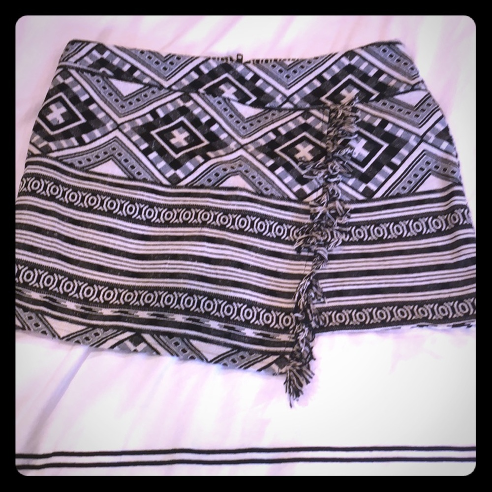 Topshop Aztec skirt — NEVER WORN
